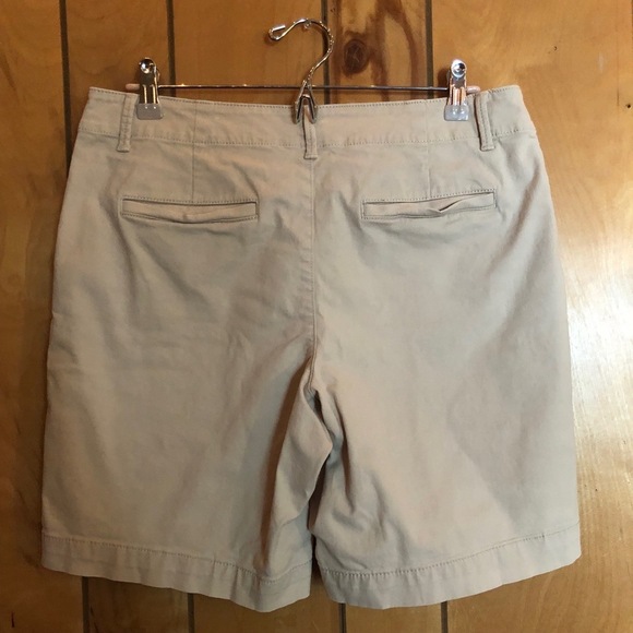 LOFT The Monroe Bermuda Short Women’s Size 8 Classic Light Khakis Minimalist - Picture 9 of 16